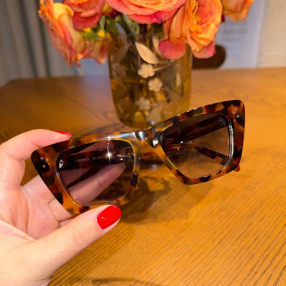 Chic Tortoise Shell Sunglasses